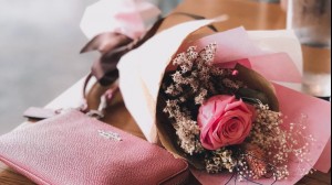 Что подарить на 20 лет?