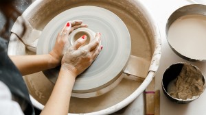 Основные техники гончарства: лепка, вращение и декорирование