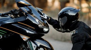 Как правильно садиться и вставать с мотоцикла: основные правила и рекомендации.