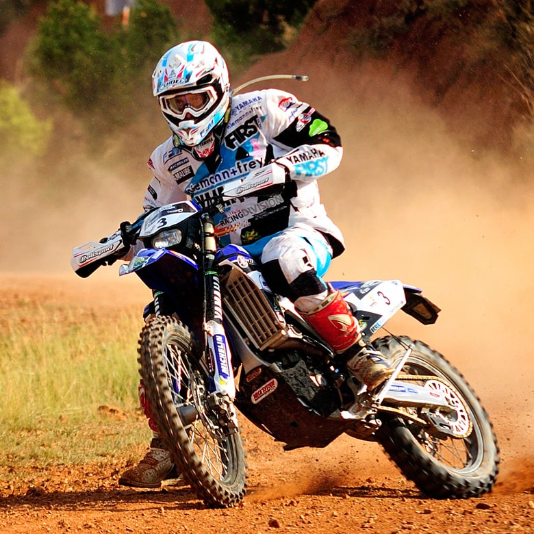 Катание на эндуро мотоцикле