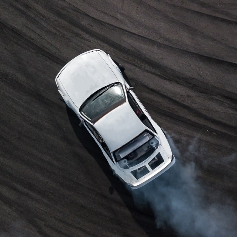 Мастер-класс контраварийного вождения с заносом Мастер-класс контраварийного вождения с заносом