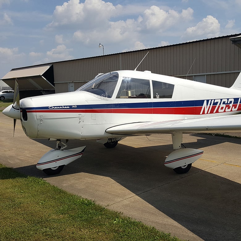 Полет на самолете Piper PA-28 Cherokee 50-минут Полет на самолете Piper PA-28 Cherokee 50-минут