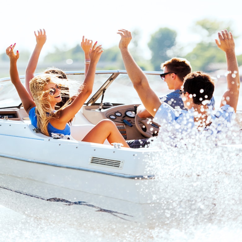 Прогулка на  катере для компании