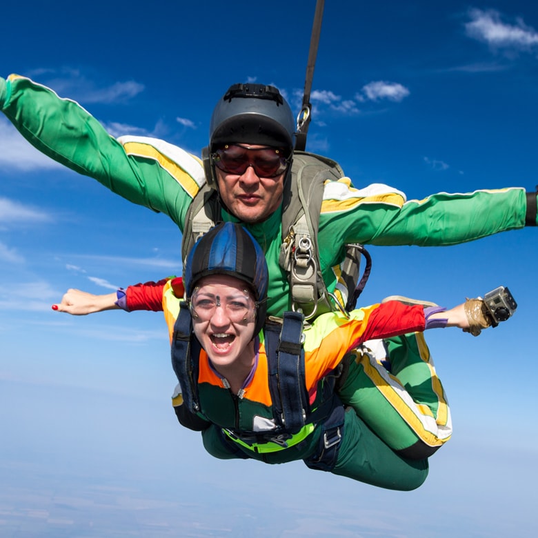 Прыжок с парашютом в тандеме Прыжок с парашютом в тандеме