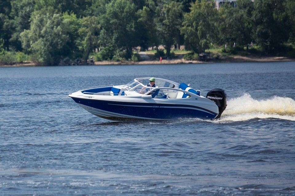 Катер Azura 520