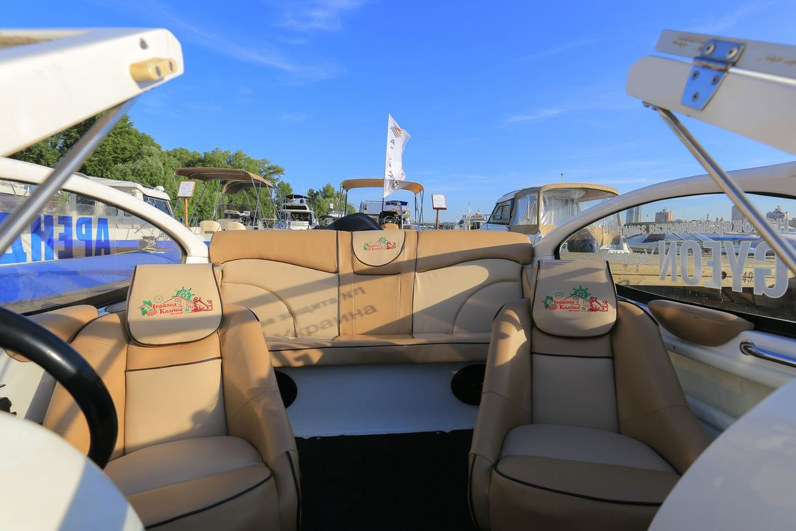 Катер Azura 520